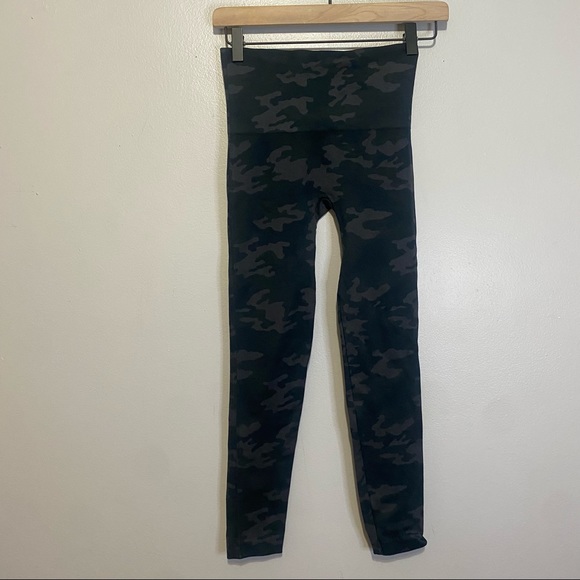 SPANX Pants - Spanx Look At Me Now Camo Leggings Seamless Shaping Support 7/8 Length Small